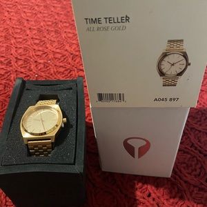 Nixon Rose gold watch new!!!!